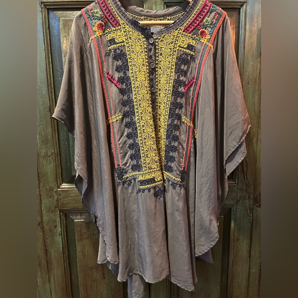 Biya by Johnny WAs 100% Silk Embroidered Front & Back Gray Tunic